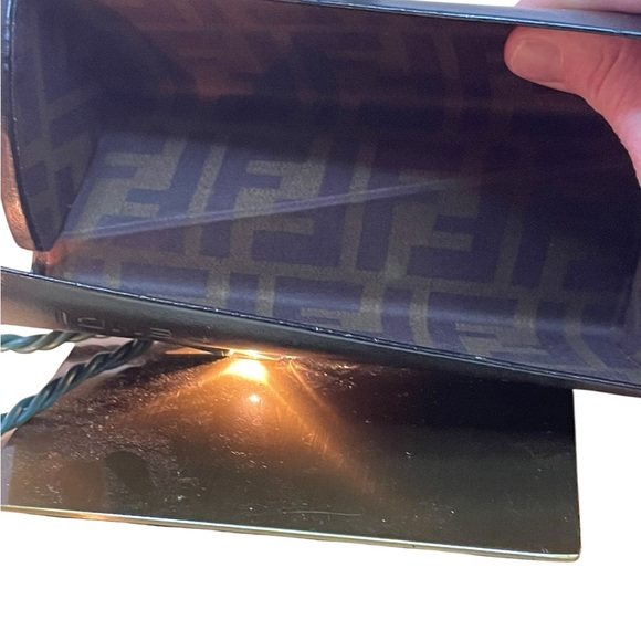 Fendi Stylish Brown Sunglasses - Picture 11 of 11